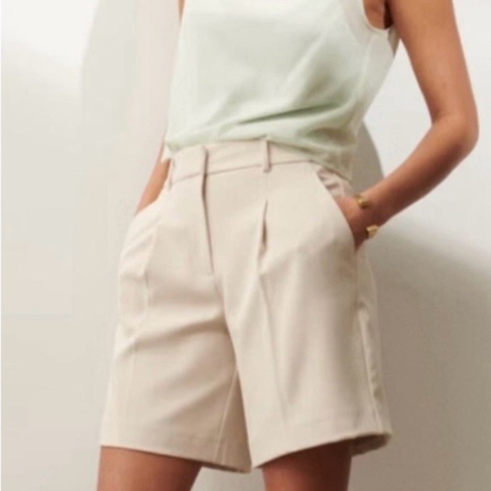 Abercrombie & Fitch Cream  Ultra High Rise Chino Shorts Womens Size L